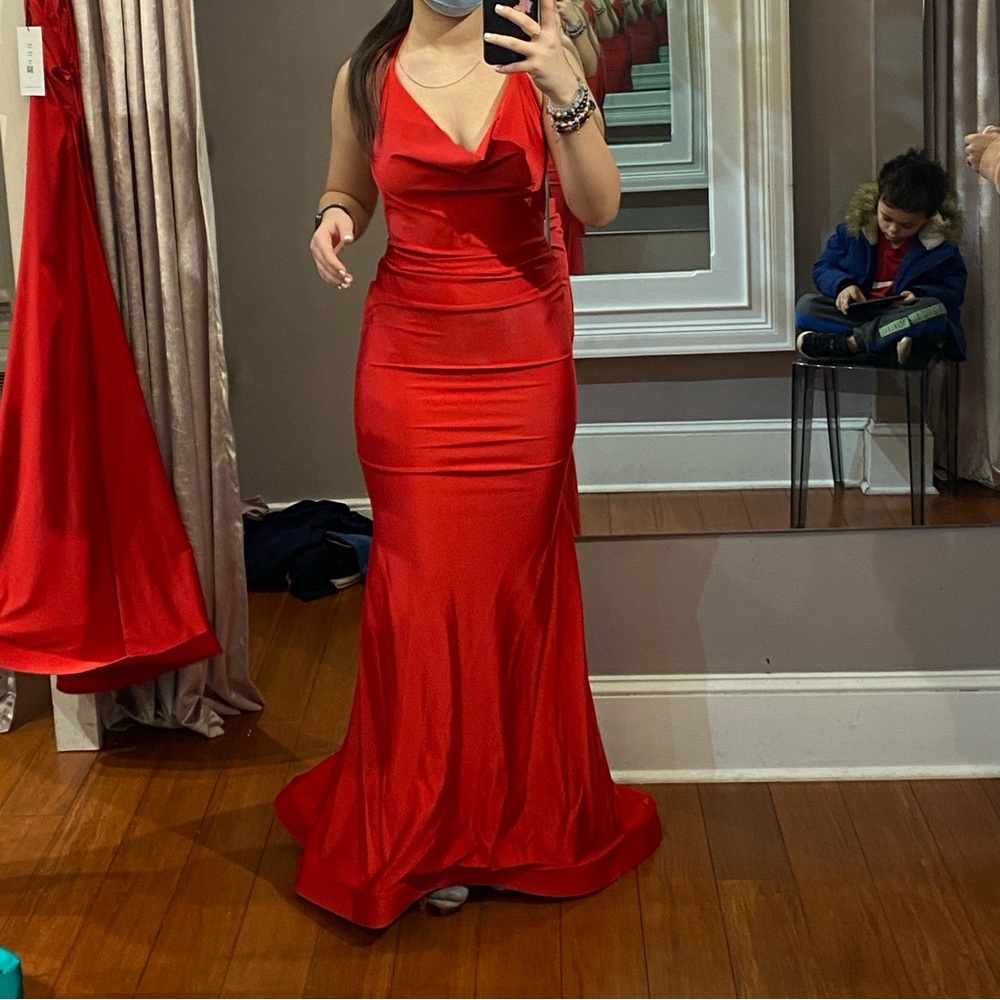 Very Red Renaissance Prom Dress: Size 2 - Picture 3 of 4